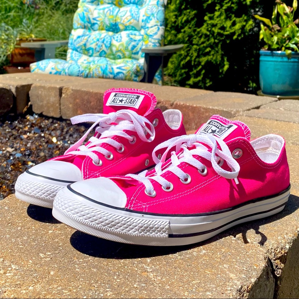 Unisex Fuchsia Converse All Star.